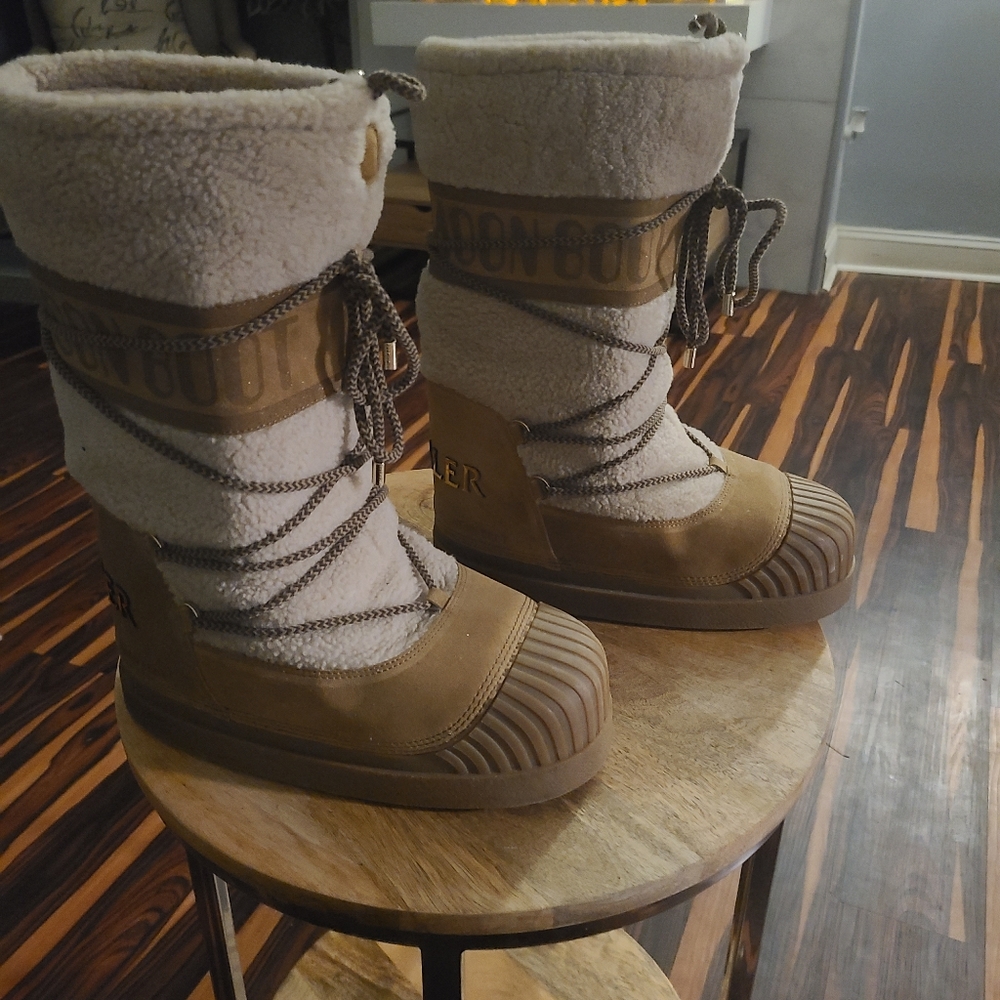 COPY - Moon Boots - Picture 3 of 8